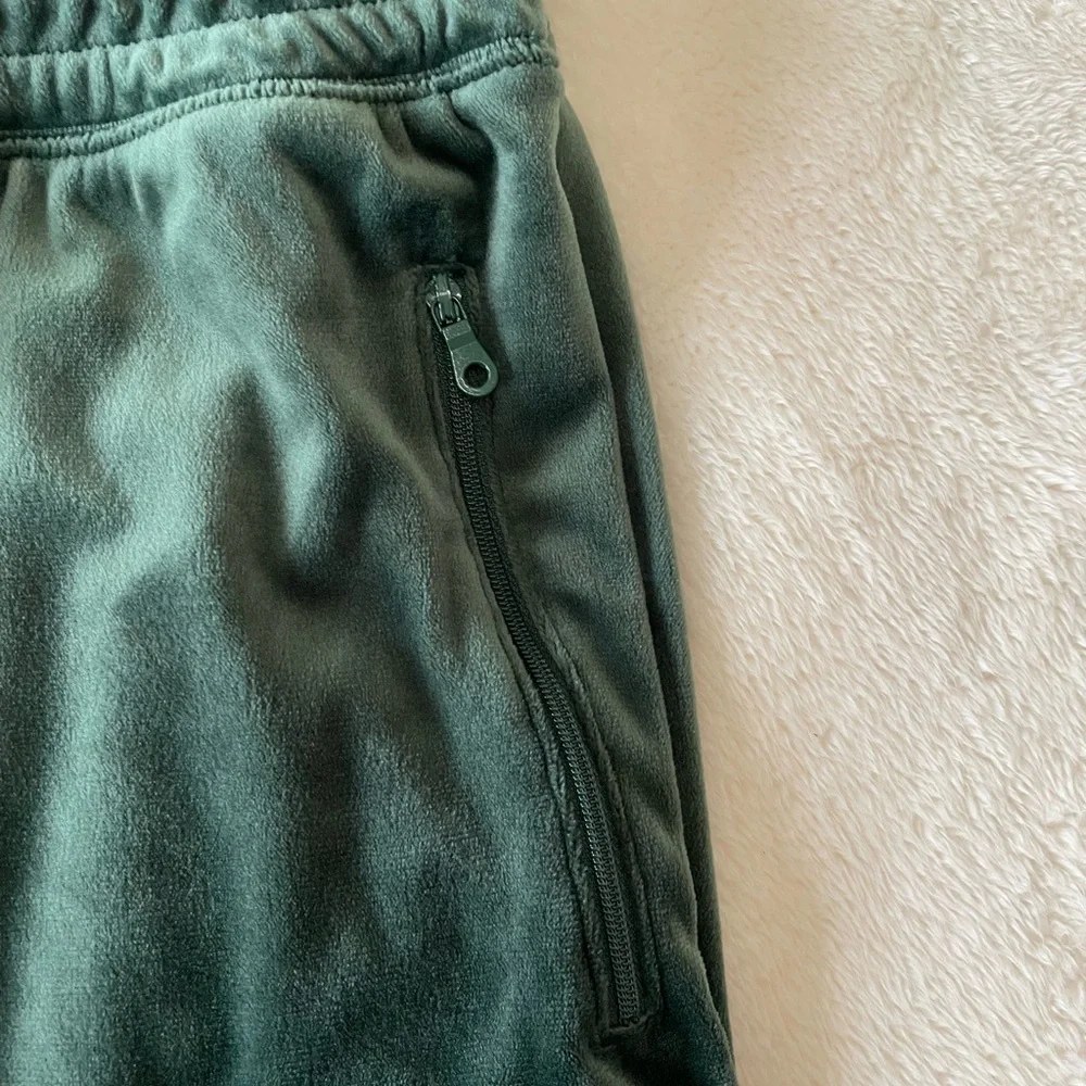 EUC Aerie Dark Green Velour Jogger Sweatpants - Picture 3 of 8